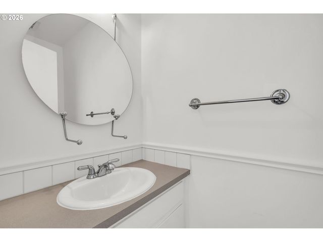 851 Sw BROADWAY Dr 52, Portland, OR 97201