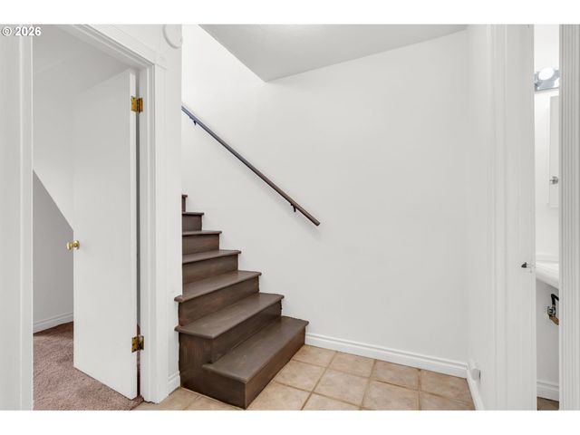 851 Sw BROADWAY Dr 52, Portland, OR 97201