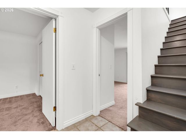 851 Sw BROADWAY Dr 52, Portland, OR 97201