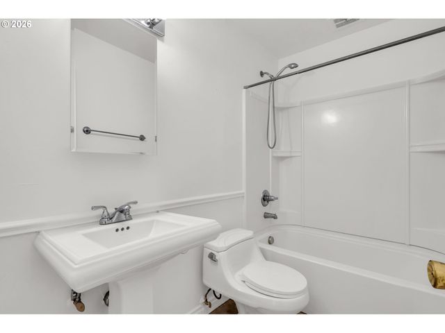 851 Sw BROADWAY Dr 52, Portland, OR 97201