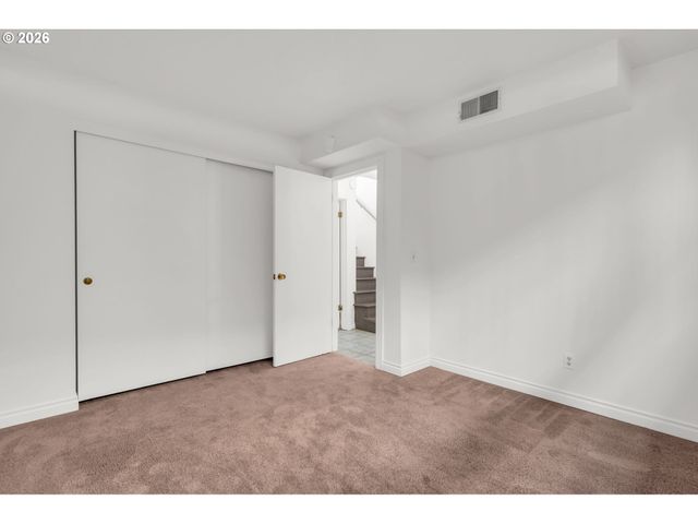 851 Sw BROADWAY Dr 52, Portland, OR 97201