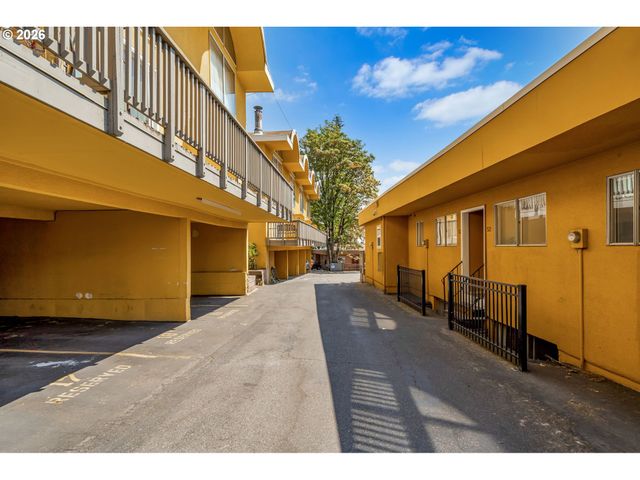 851 Sw BROADWAY Dr 52, Portland, OR 97201