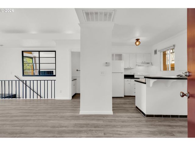 851 Sw BROADWAY Dr 52, Portland, OR 97201
