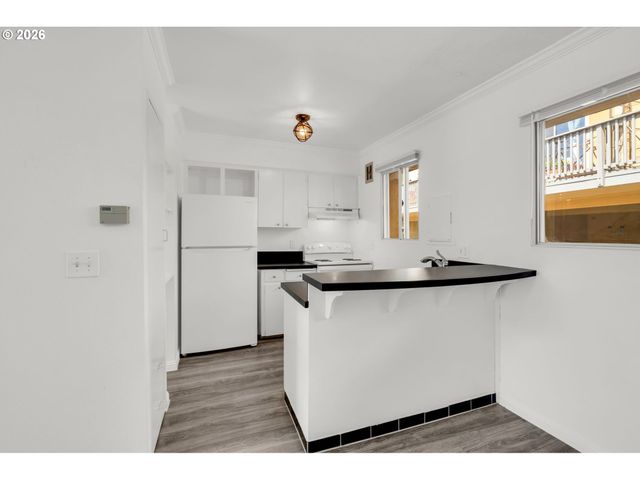 851 Sw BROADWAY Dr 52, Portland, OR 97201