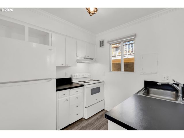 851 Sw BROADWAY Dr 52, Portland, OR 97201