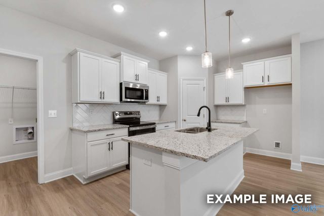 402 Clyde Lane, Hartselle, AL 35640