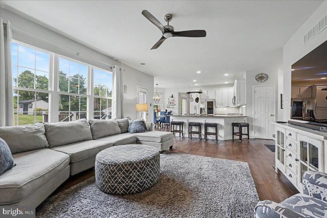 144 FOX RUN DR, Collegeville, PA 19426