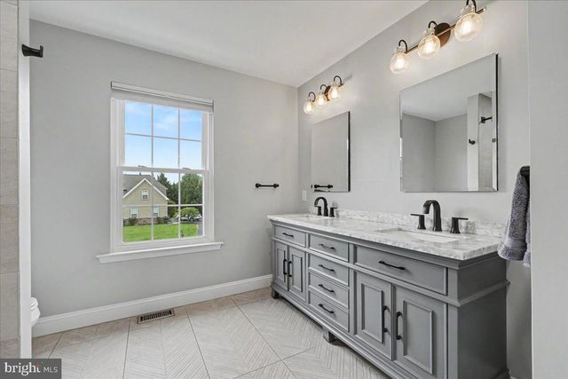 144 FOX RUN DR, Collegeville, PA 19426