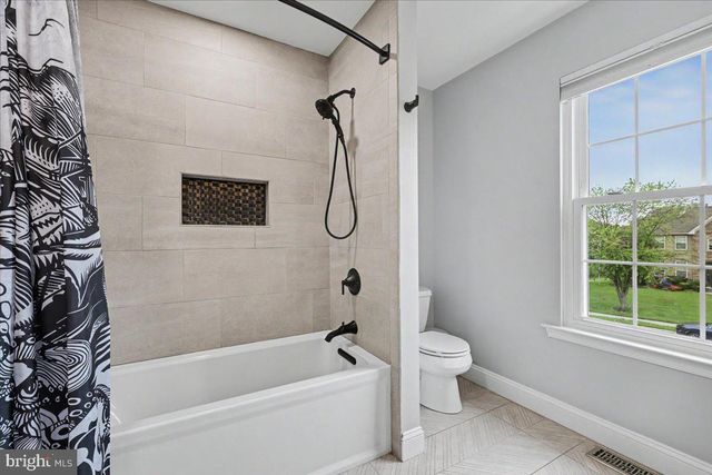 144 FOX RUN DR, Collegeville, PA 19426