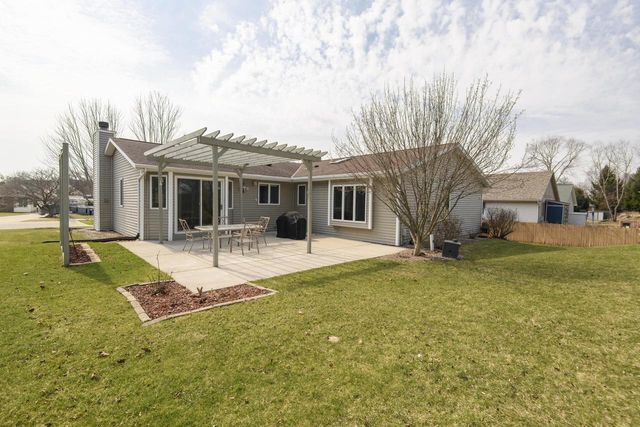 68 E Prospect STREET, Hartford, WI 53027