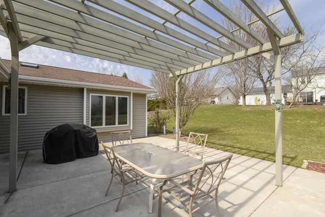 68 E Prospect STREET, Hartford, WI 53027