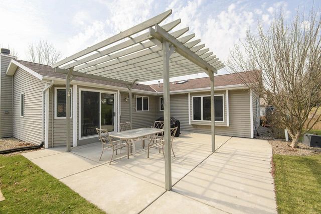 68 E Prospect STREET, Hartford, WI 53027