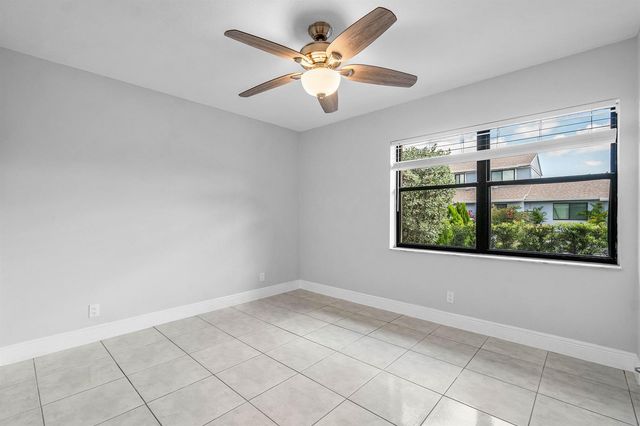 5162 Tennis Lane, Delray Beach, FL 33484