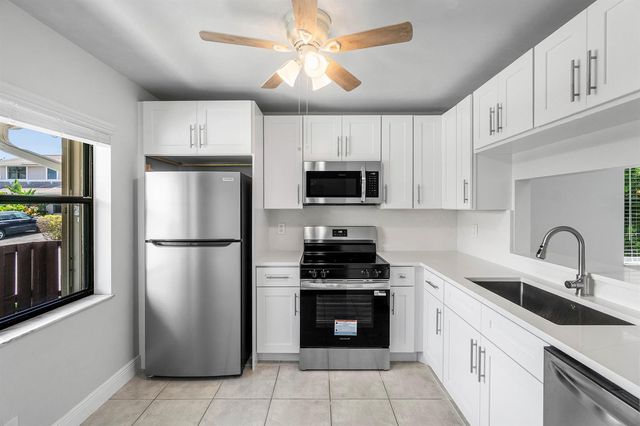 5162 Tennis Lane, Delray Beach, FL 33484