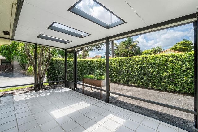 5162 Tennis Lane, Delray Beach, FL 33484