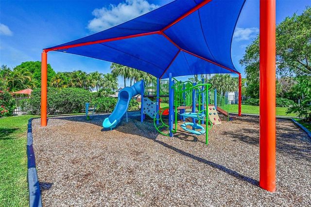 5162 Tennis Lane, Delray Beach, FL 33484