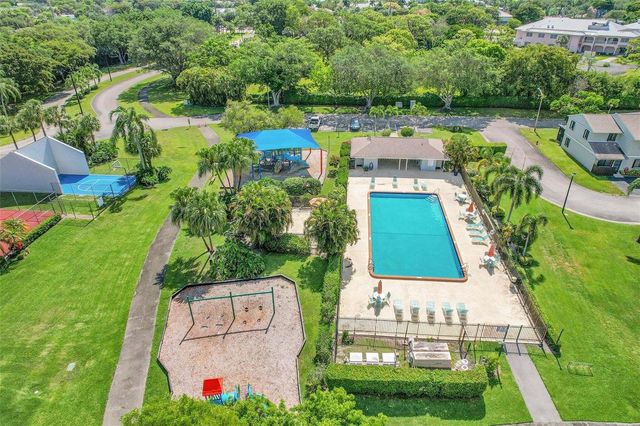 5162 Tennis Lane, Delray Beach, FL 33484