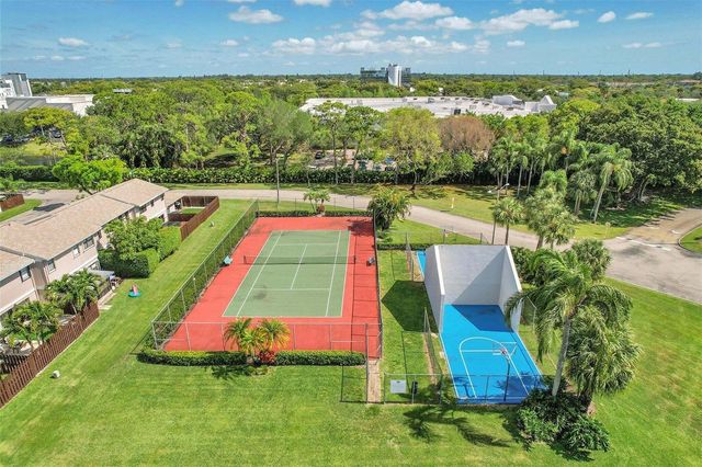 5162 Tennis Lane, Delray Beach, FL 33484