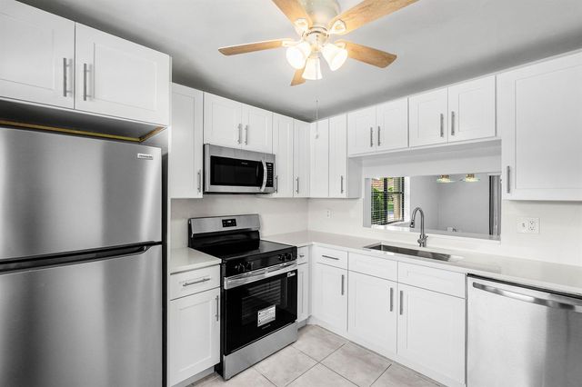 5162 Tennis Lane, Delray Beach, FL 33484