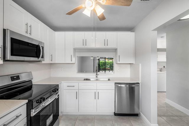 5162 Tennis Lane, Delray Beach, FL 33484