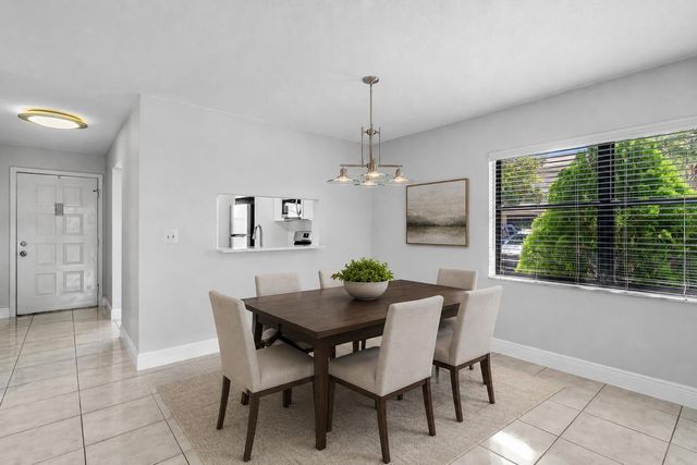 5162 Tennis Lane, Delray Beach, FL 33484