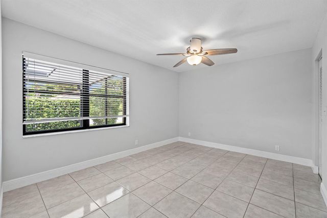 5162 Tennis Lane, Delray Beach, FL 33484