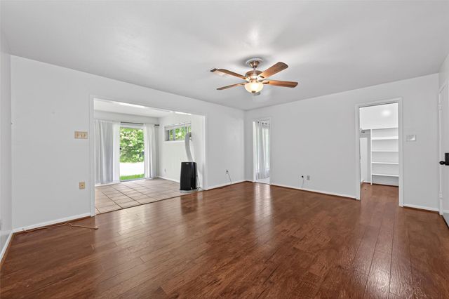 1701 Mistletoe Lane, Houston, TX 77339