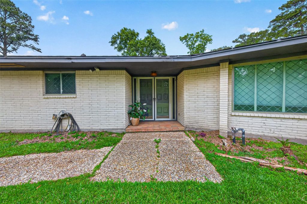 1701 Mistletoe Lane, Houston, TX 77339
