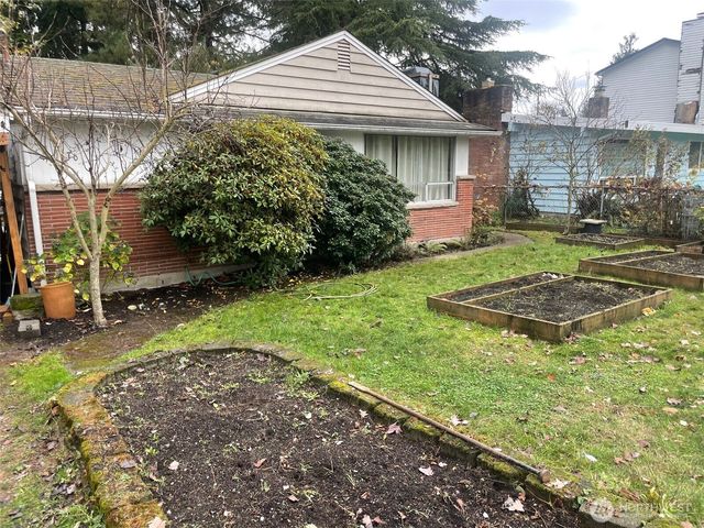 3701 SW 105th Street, Seattle, WA 98146