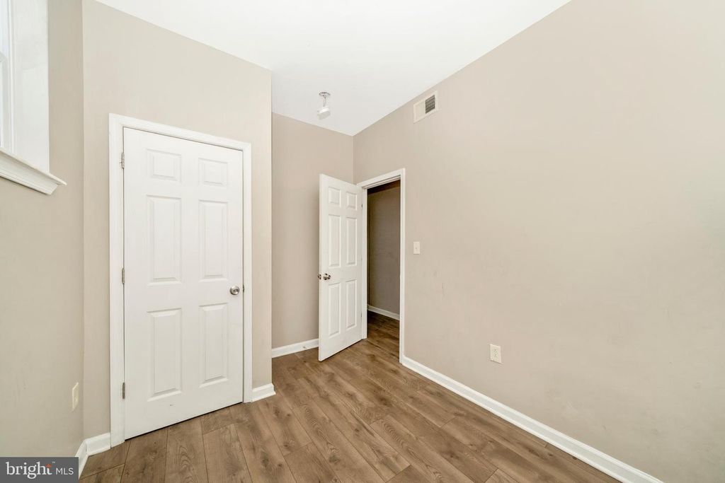 Image 9 of property listing at 1014 W LANVALE ST, Baltimore, MD 21217
