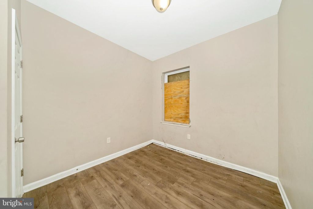 Image 10 of property listing at 1014 W LANVALE ST, Baltimore, MD 21217
