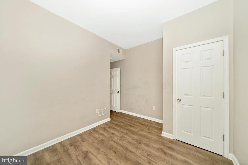 Image 11 of property listing at 1014 W LANVALE ST, Baltimore, MD 21217