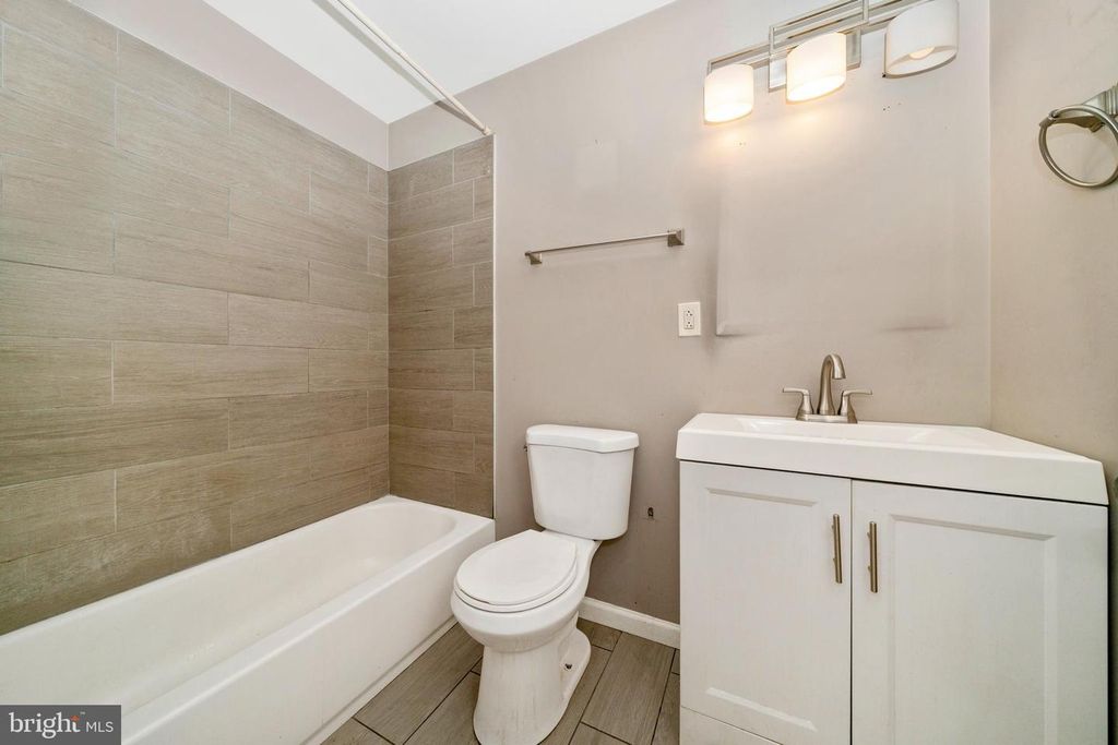Image 18 of property listing at 1014 W LANVALE ST, Baltimore, MD 21217