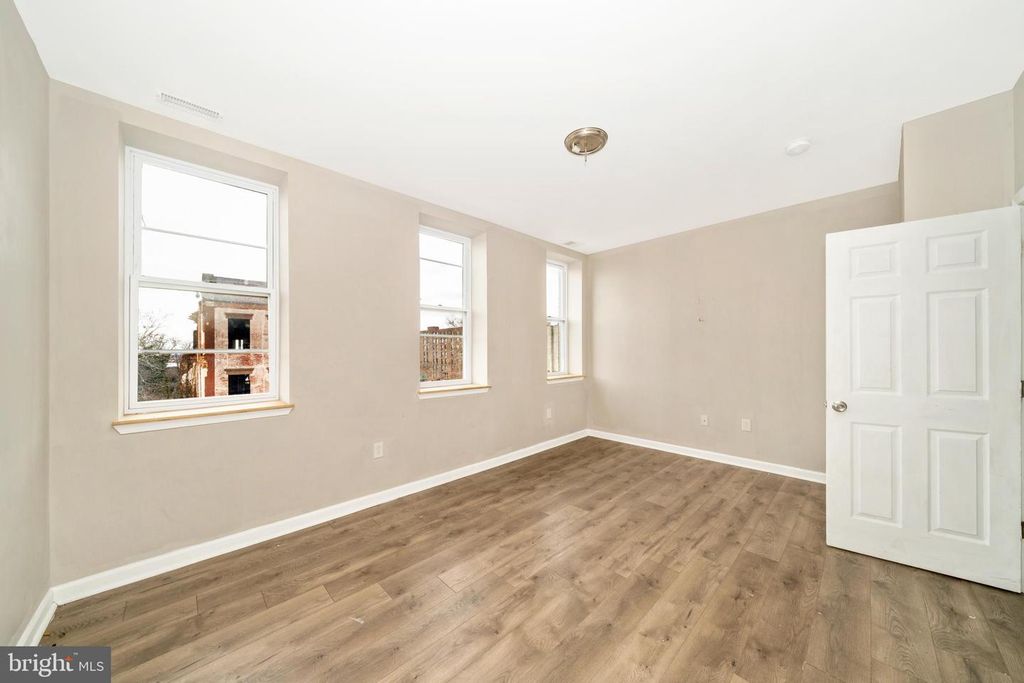 Image 27 of property listing at 1014 W LANVALE ST, Baltimore, MD 21217