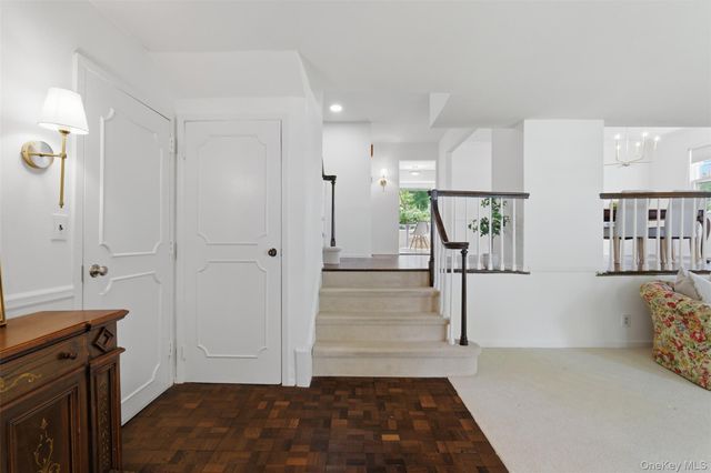 25 Sherwood Drive, Larchmont, NY 10538