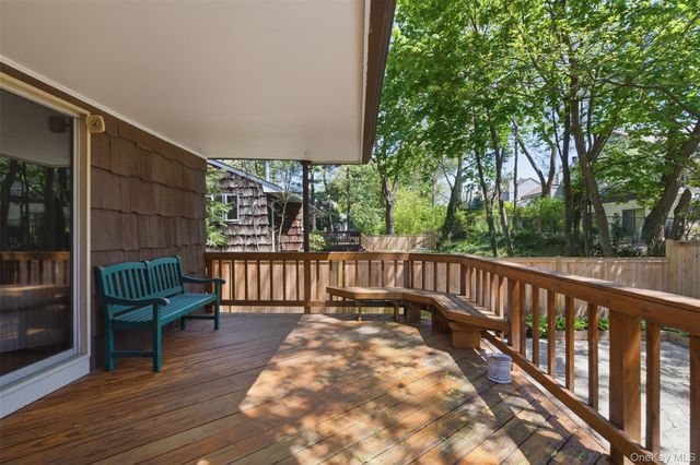 25 Sherwood Drive, Larchmont, NY 10538