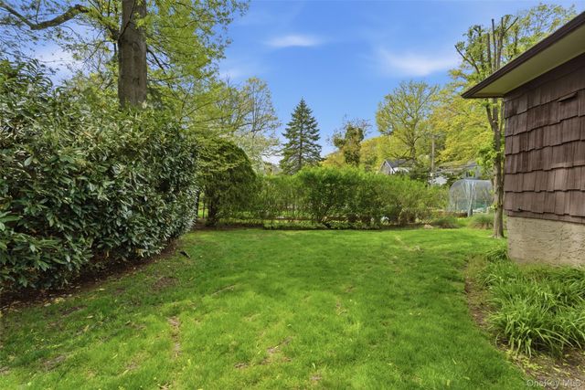 25 Sherwood Drive, Larchmont, NY 10538