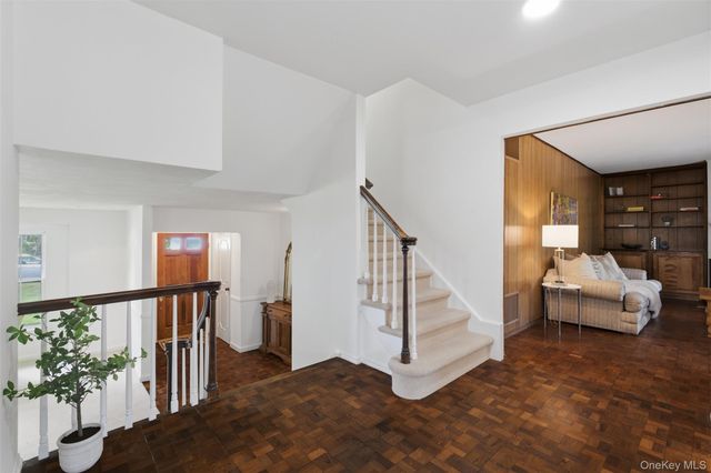 25 Sherwood Drive, Larchmont, NY 10538