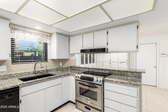 9714 E COCHISE Place, Sun Lakes, AZ 85248