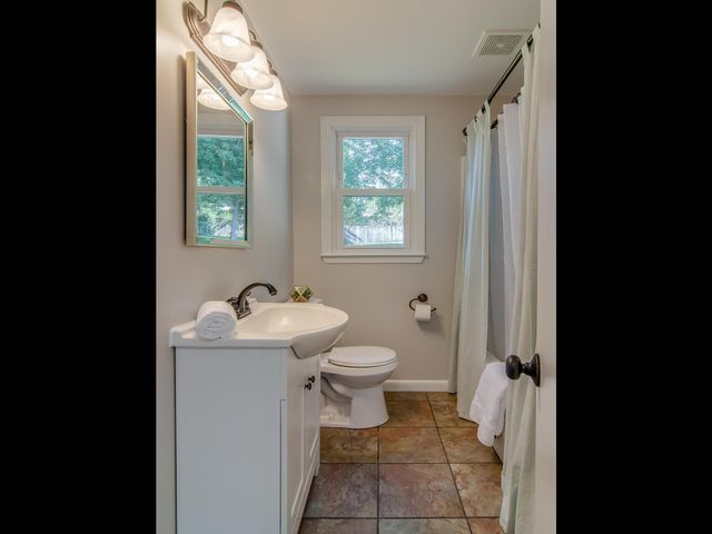 202 Pleasant Dr, Columbia, TN 38401