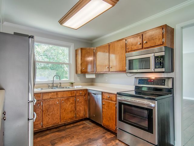 202 Pleasant Dr, Columbia, TN 38401