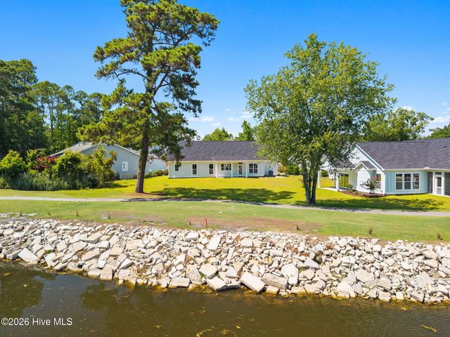 1686 E Magnolia Court SW, Ocean Isle Beach, NC 28469