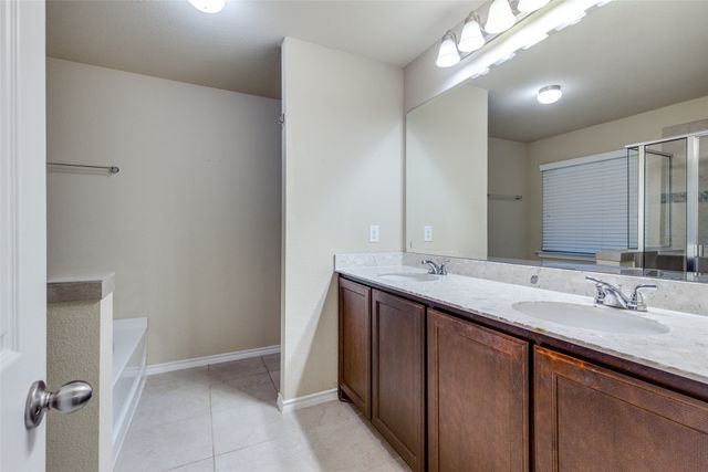 10832 Live Oak Creek Drive, Fort Worth, TX 76108