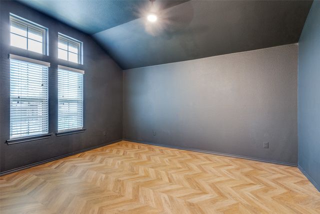 10832 Live Oak Creek Drive, Fort Worth, TX 76108