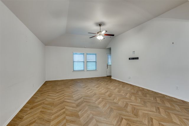 10832 Live Oak Creek Drive, Fort Worth, TX 76108
