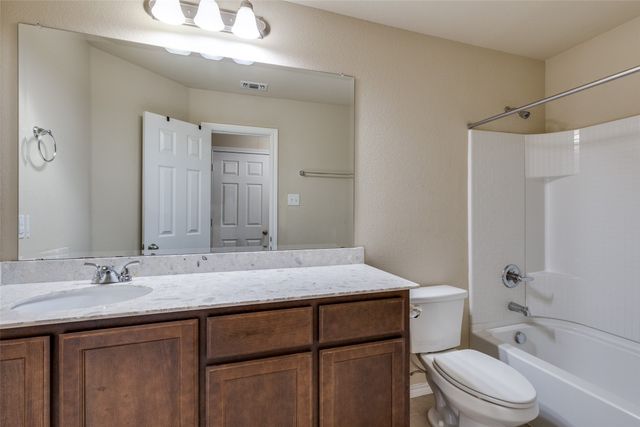 10832 Live Oak Creek Drive, Fort Worth, TX 76108