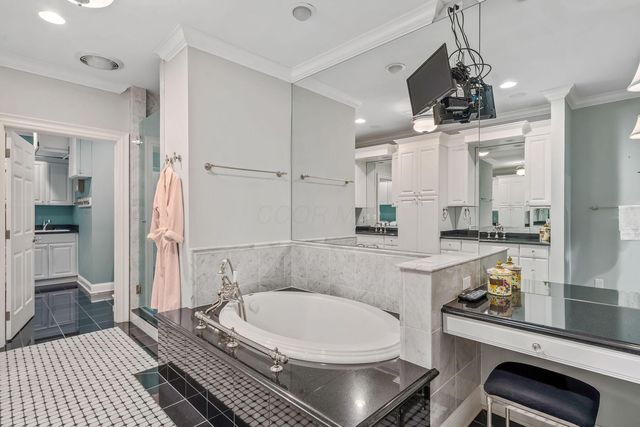 5735 Newbank Circle, 303 303, Dublin, OH 43017