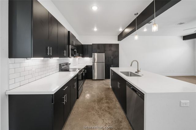 207 Lynn Drive 111, Bryan, TX 77801