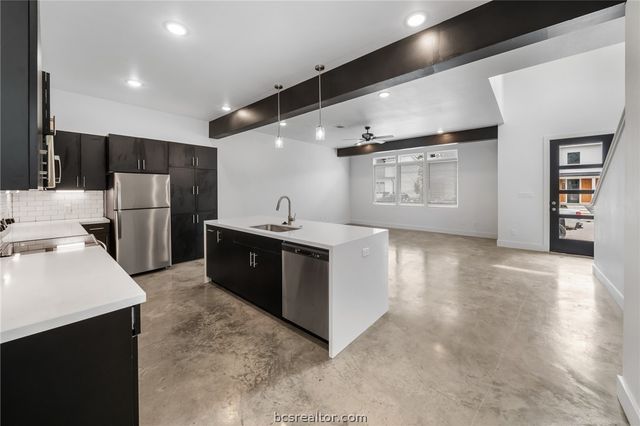 207 Lynn Drive 111, Bryan, TX 77801