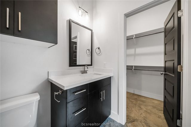 207 Lynn Drive 111, Bryan, TX 77801